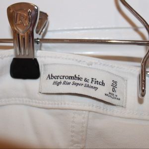 ABERCROMBIE & FITCH: white skinny jeans never worn
